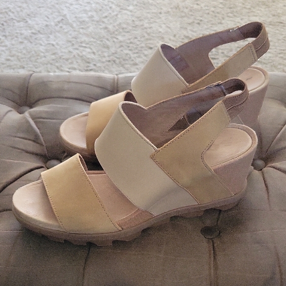 Sorel Joanie II Slingback Women's Wedge Sandals in Camel - Picture 2 of 3